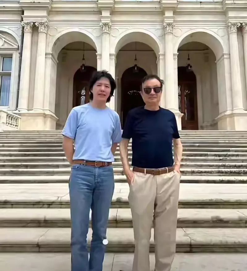 嫖娼风波后首次在中国亮相 钢琴王子李云迪同框任正非